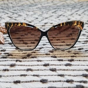 💋BETSEY JOHNSON💋Sunglasses